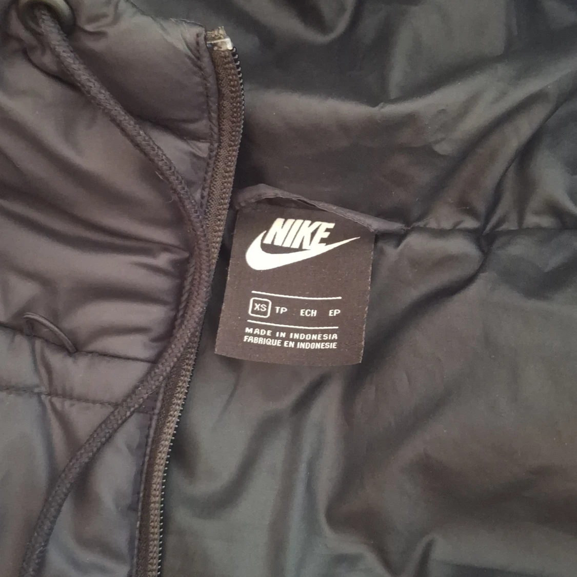 Svart pufferjacka från Nike - 91