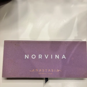 Anastasia Beverly Hills Norvina Palette - Använd väldigt sparsamt, kanske 1-2 gånger. 