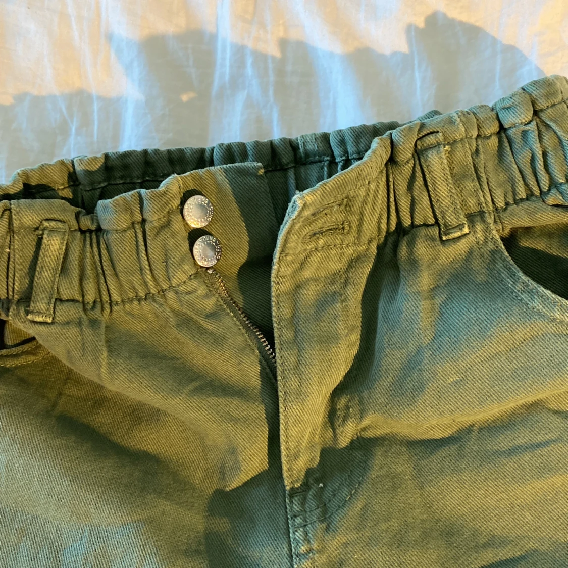 Gröna manchester shorts med elastisk midja - 90