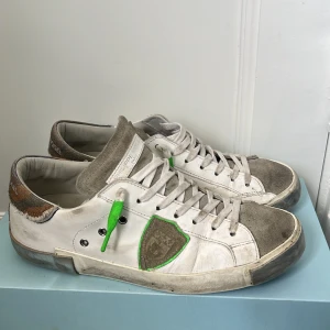 Philippe model 39 - Ett par Philippe model i storlek 39 och har ett bra skick. Har använt dom få gånger.