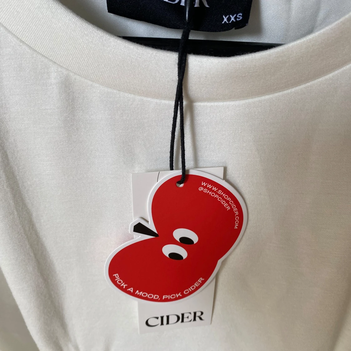 Vit/creméfärgad tröja - 92