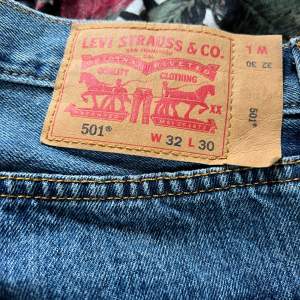 Levis jeans i storlek W32L30 modell 501