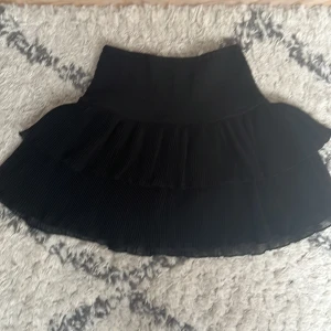 Svart tjol - Bra skick, knappt använd 