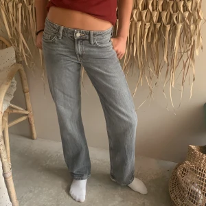 Snygga weekday jeans  - Storlek 23/30