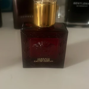 Versace Eros 30ml nästan full - Nästan full 30ml Versace Eros flame