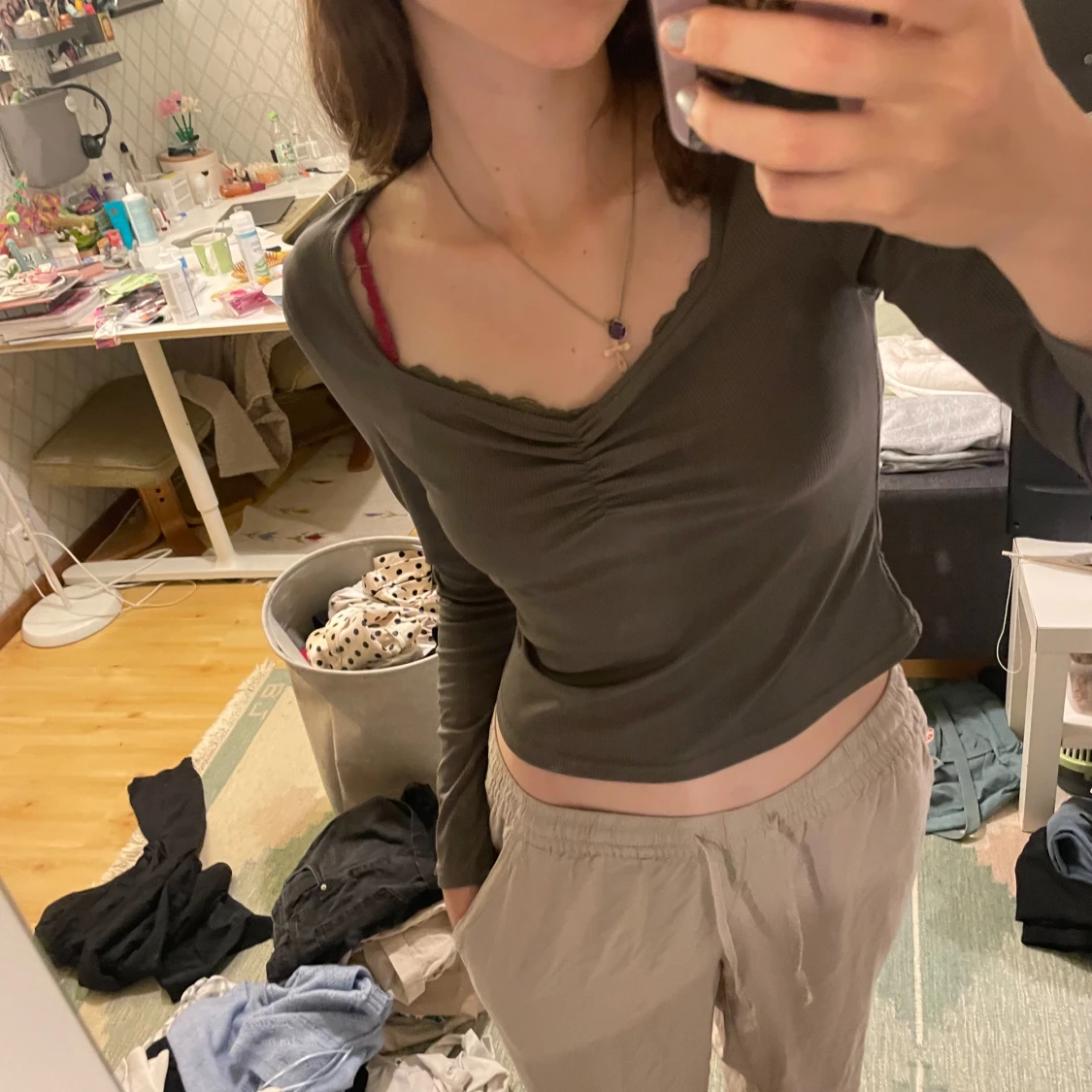 Grå långärmad topp med v-ringning - 92