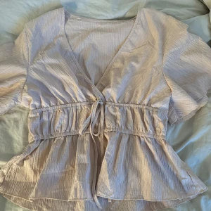 Blus  - Jätte fin beige blus från shein som aldrig är använd❣️