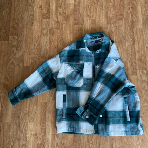 Överskjorta Zara - Överskjorta från Zara i fint skick!