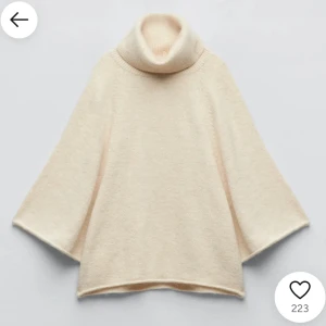 Zara stickad polotröja  - Säljer denna då den ej kommit till någon användning! I fint skick och använd kanske 5 ggr ungefär. Priset går o diskutera, hör av dig för egna bilder/ frågor🩷