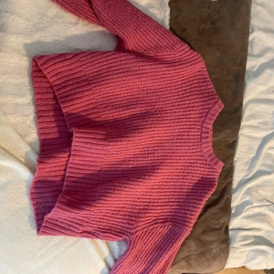 Rosa stickad tröja - Fint skick, knappt använd 