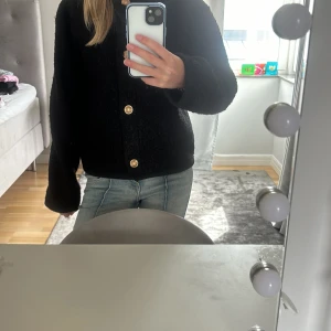 Gina tricot tröja/kofta - Jättemysig gina tricot kofta. Slutsåld