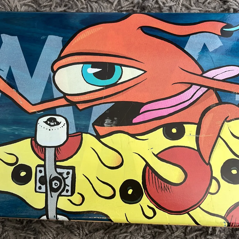 Toymachine skateboard som har använts ett par gånger som bara är lite smutsig på gripptapen. Köpt från yunkyard. Muu.