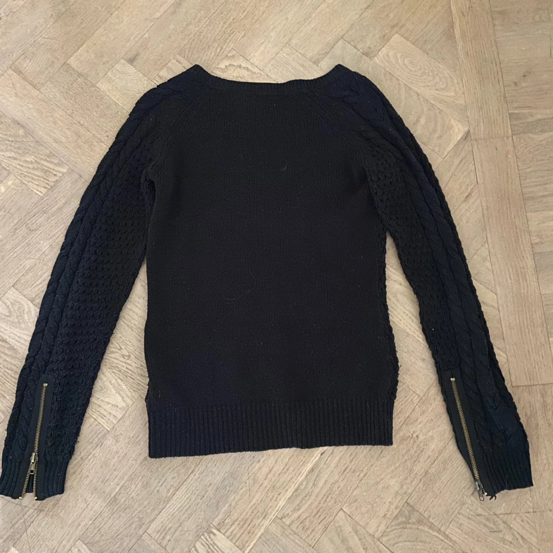 Svart stickad tröja - 90