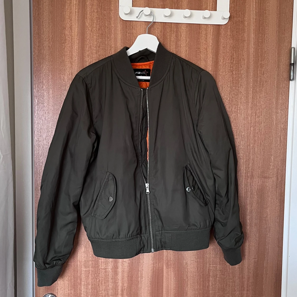 Olivgrön bomberjacka från FB Sister