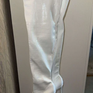 Klackar  - Stl:37 Helt nya med sitt packet jätte fina