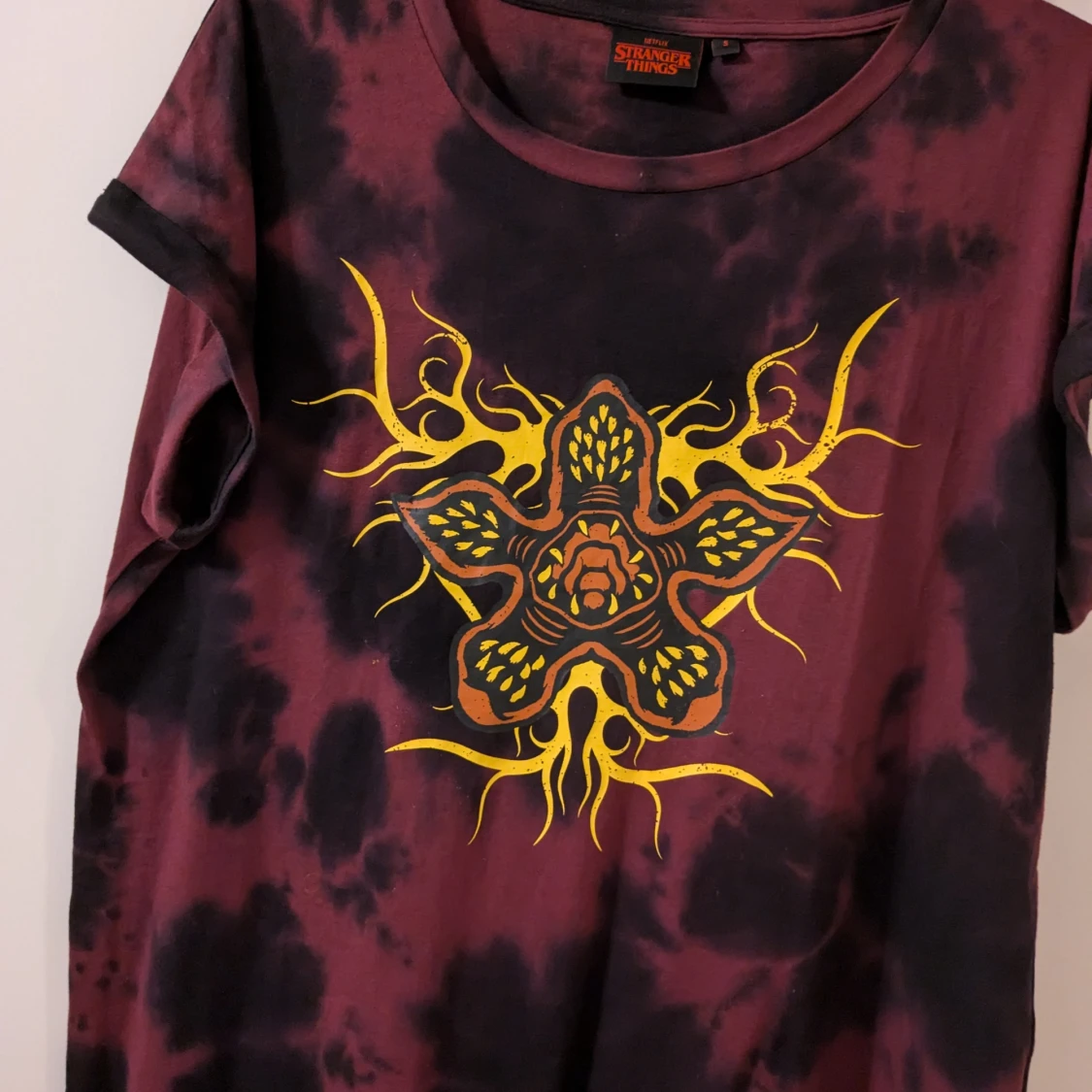 Tie-dye t-shirt med Stranger Things-motiv - 90