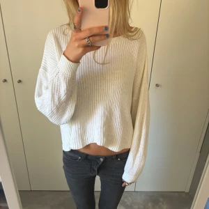 Vit tröja  - Jättefin vit tröja med detaljer