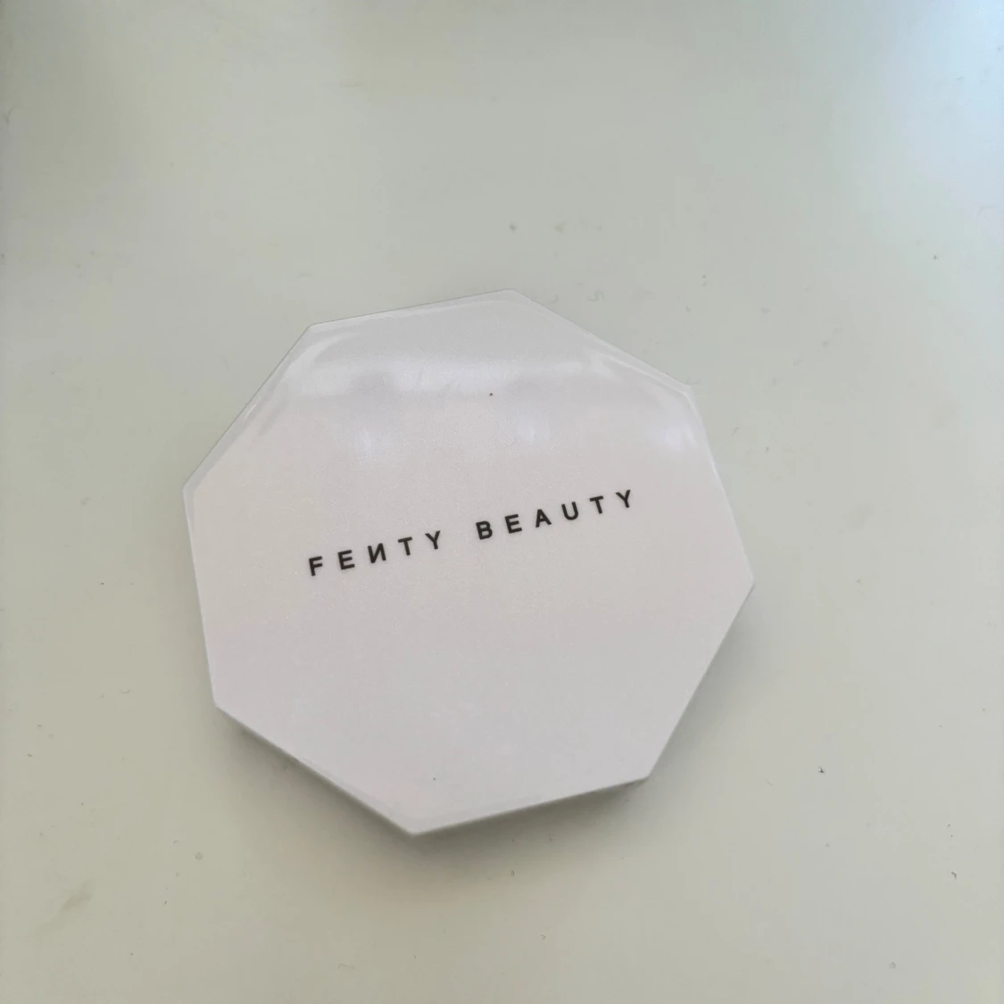 Fenty Beauty highlighter 
