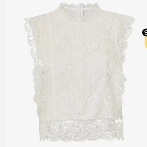 Vit blus  - Mycket bra skick andvänd endast 1 gång.