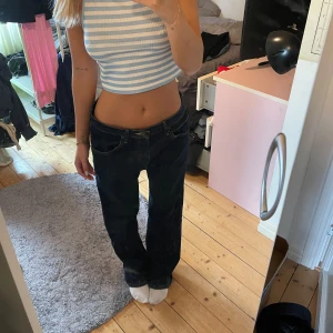 Mörkblå Mid rise jeans - Pösiga jeans