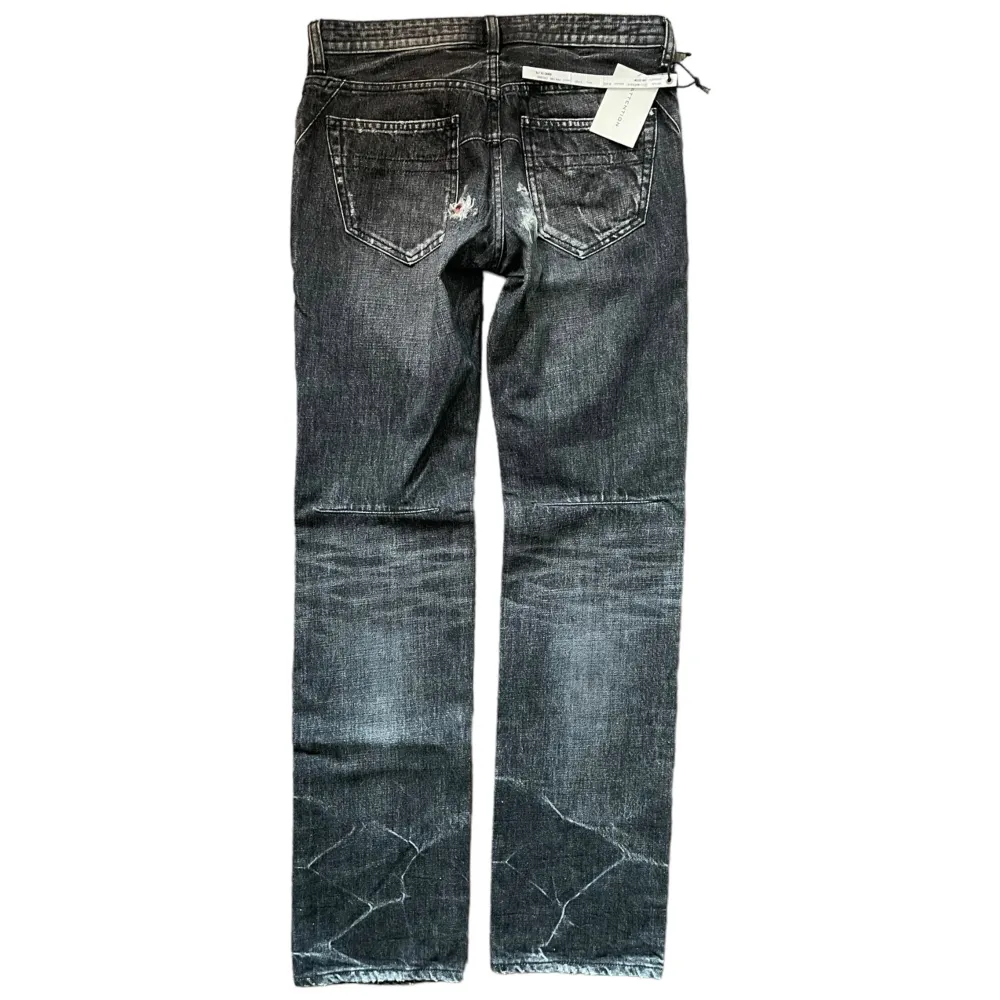 Från 2007, helt oanvända o kommer med tags. alla hål har tyg bakom sig! Också på o ge för en skön trade. Sitter som en w29/L32. Priset gå o diskutera . Jeans & Byxor.