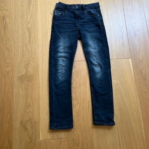 Grisch Jeans - Jag säljer riktigt fina Grisch jeans som är nya och är helt oanvända. Skick: 10/10.