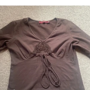 Söt långärmad tröja - Super gullig långärmad topp i stl 36! Fint skick