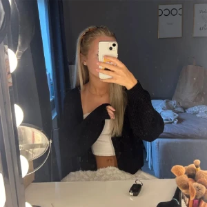 Cardigan - Stickad cardigan! Fint skick utan defekter! Går även att knäppa 🫶 