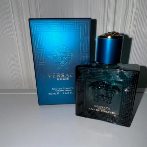 Versace Eros 50ml parfym  - Sällan använd därför anledninen att sälja. Runt 40 ml kvar pris 350kr