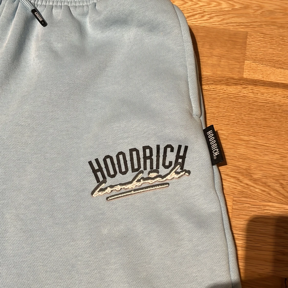 Ljusblå mjukisbyxor från Hoodrich - 90