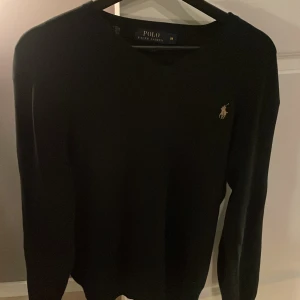 Svart tröja från Ralph Lauren - Säljer min Ralph Lauren tröja i väldigt bra skick