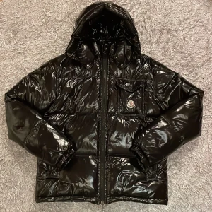 Moncler jacka  - Svart moncler jacka storlek M/2, bra skick.