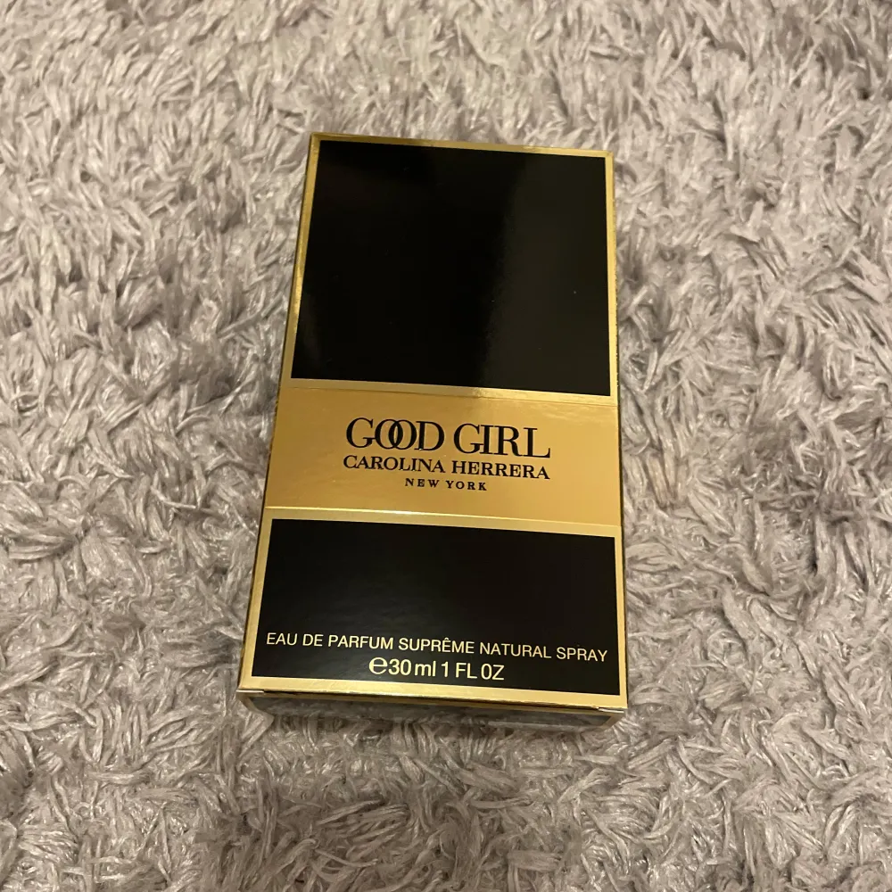 Använt typ 2 gånger, och säljer då den inte kommer till användning. Köpte den för någon månad sedan. Snälla köp ba jag behöver pengar😔(ni kan pruta). Perfume.