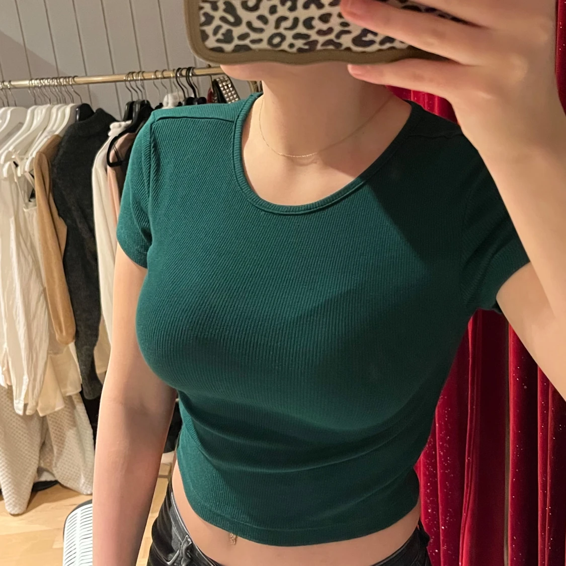 Grön ribbad croppad topp