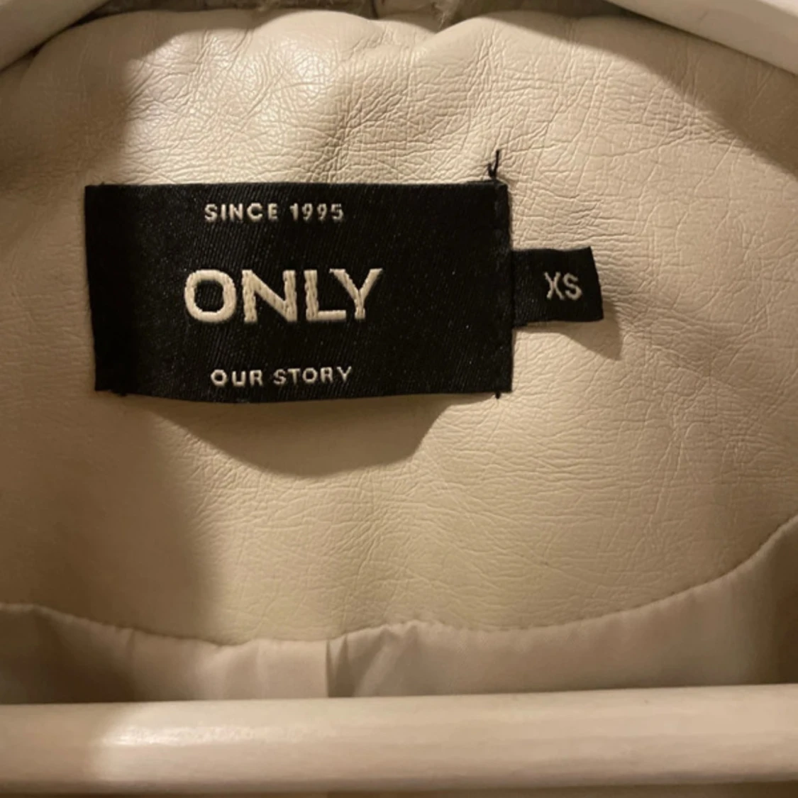 Beige teddyjacka från ONLY - 92