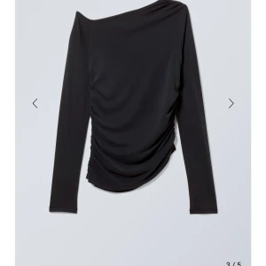 One shoulder topp - HELT NY MED PRISLAPP Från weekday köptes för 330kr 🫶