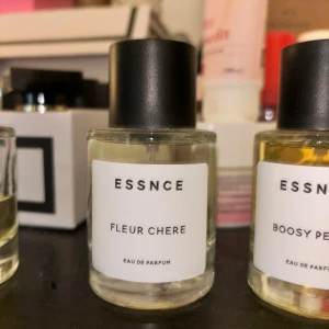 Parfym från essnce - Fleur chere från essnce, nästan helt full endast testad🩷