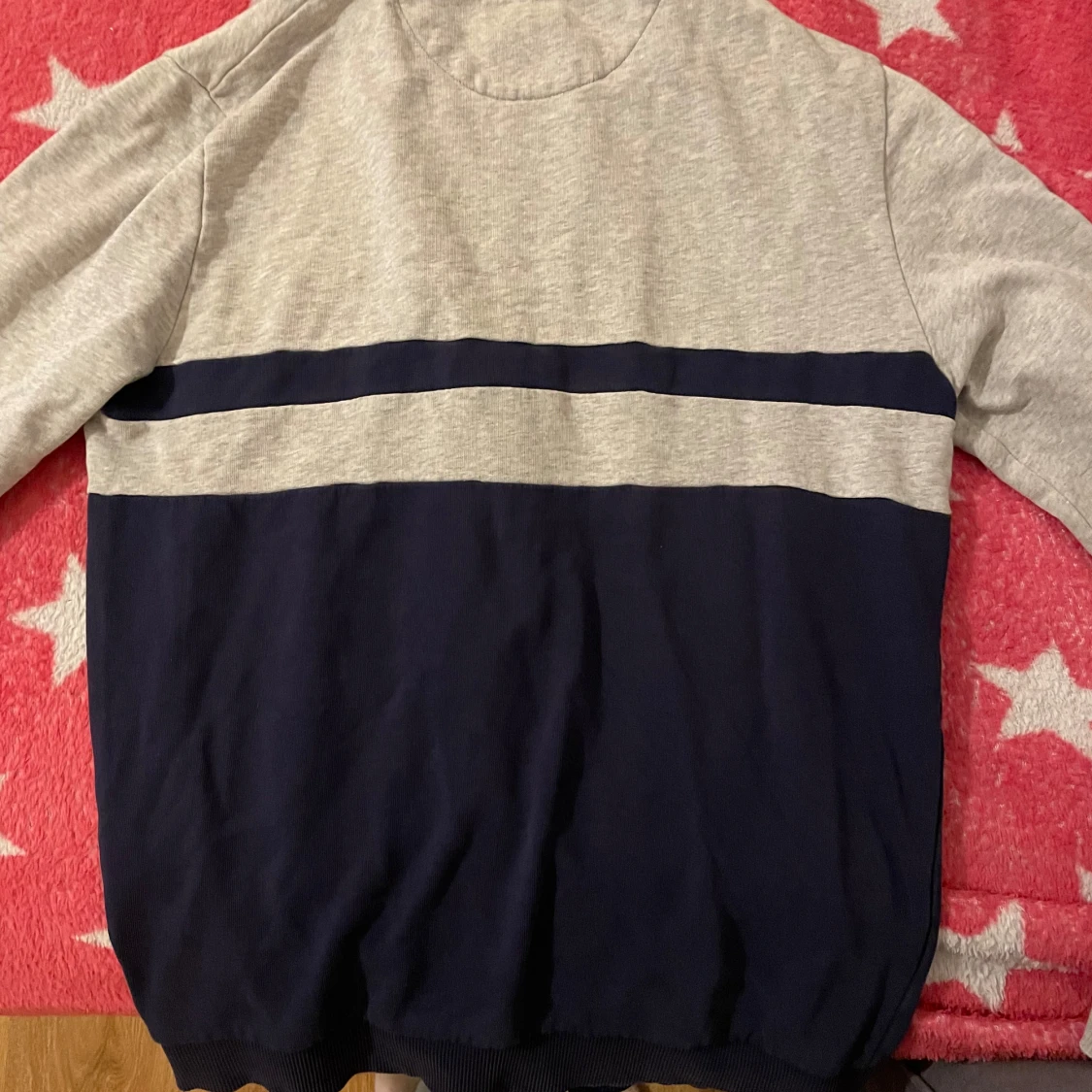 Grå och marinblå tröja från Lyle & Scott - 92