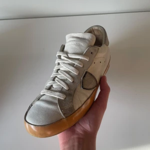 Phillippe model  - Säljer nu dessa feta Phillippe modelsen för endast 1299kr🙌 nypris: 4000kr❌😧 mitt pris: 1299kr✅👍 skick: 7/10 lite defekter, dom är varma och har päls på insidan nu för vintern, skriv vid frågor och funderingar🙌