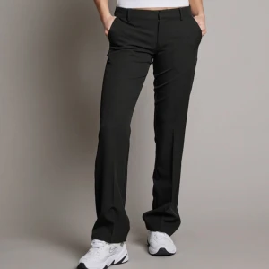 Bikbok Kostymbyxor - Kostymbyxor ifrån bikbok! Lappen med storleken är borttagen men sitter som stl. 36💗