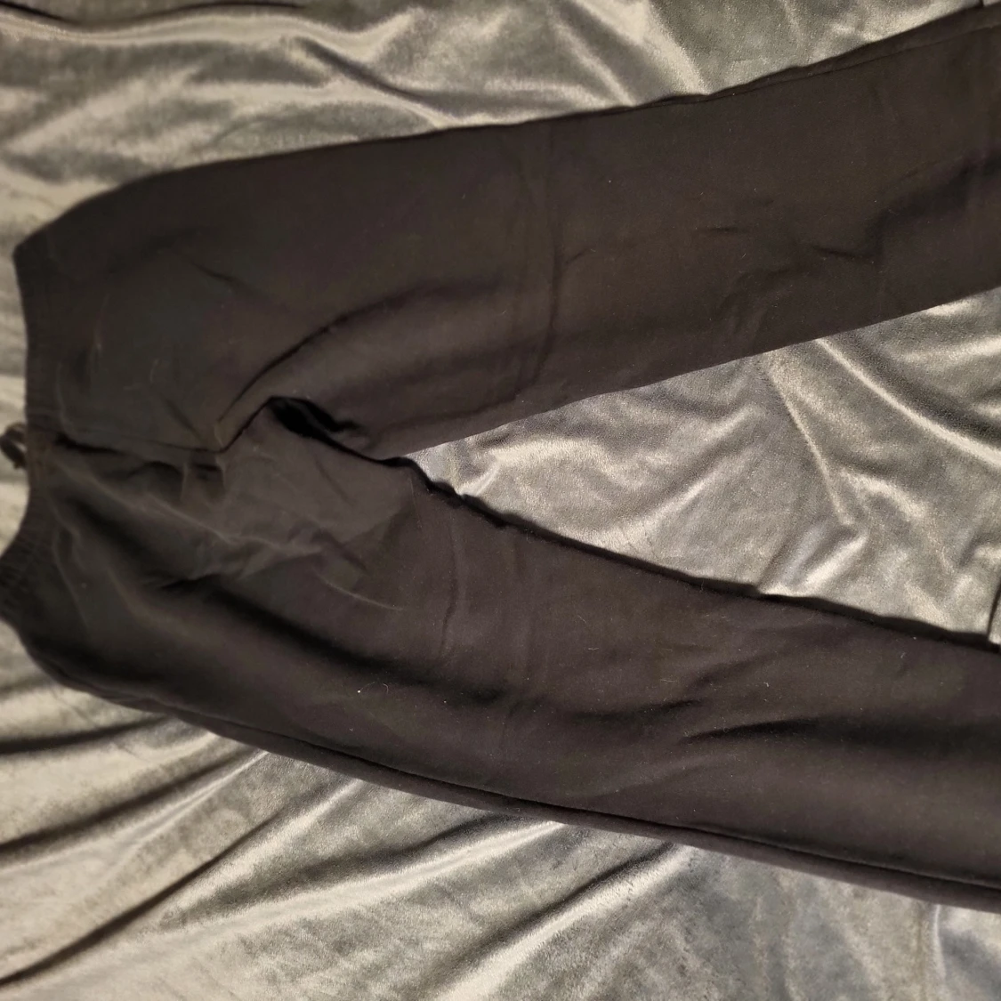 Svarta mjukisbyxor från Andy - 90