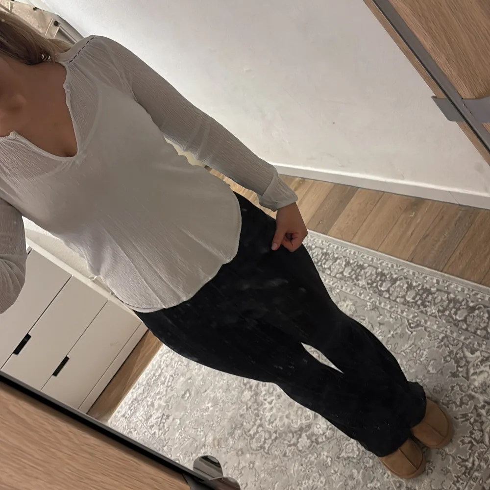 Jättegullig blus som inte kommer till användning. Väldigt ny. Puserot.