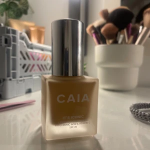 Caia foundation  - Säljer denna foundation från Caia som jag endast andvänt 2 gånger då det är fel färg💕