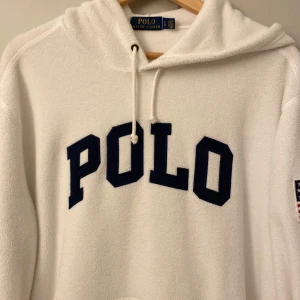 POLO  - Polo hoodie knappt använt säljer den på grund av den inte passar mig äkta priset går att diskuteras