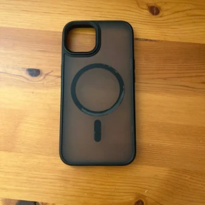 iPhone skal  - Skal med svarta detaljer  Det är helt och fint  