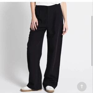 Kostymbyxor  - Säljer desss ifrån lager 157 använt en gång 