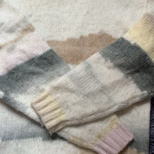 Stickad tröja  - Köpt för 600, inte haft i 1 år ens.