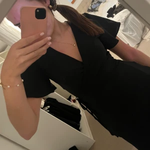 Snygg fest topp - Så fin svart festtopp/ blus från vila använd en gång.💕