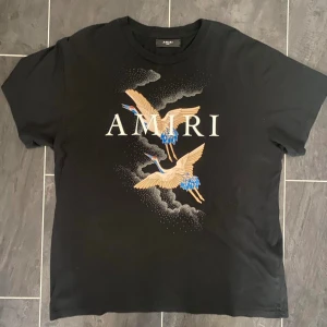 Amiri tröja - Riktigt snygg Amiri tröja, säljer pga att den är för liten. 7/10 då den är använd hyfsat mycket. Ny pris 2800:- 
