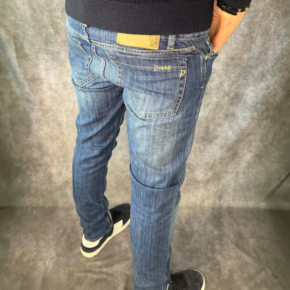 // Dondup jeans | storlek w29, passar 30 bättre | Benlängd: 100cm, midjemått: 42cm | Nypris runt 4000 | Kontakta för fler frågor eller funderingar // Deluxecloset . Jeans & Byxor.